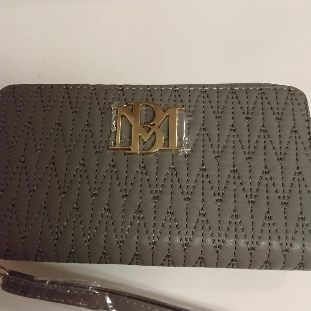 Badgley Mischka Gray Long Vegan Quilted Phone Cards Wallet NWT - Picture 2 of 4